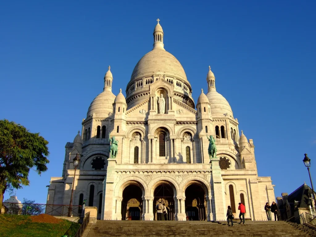 4-Day Paris Guide sacre coeur exterior stock